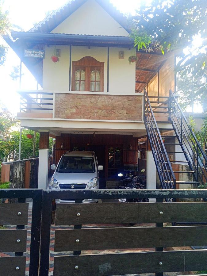 Vintage Inn Homestay Cherai Beach Exterior photo