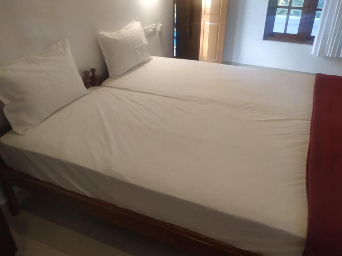 Vintage Inn Homestay Cherai Beach Exterior photo